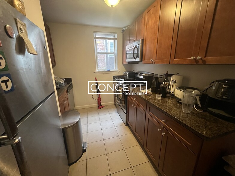 Building Photo - 10 Parker Hill Ave