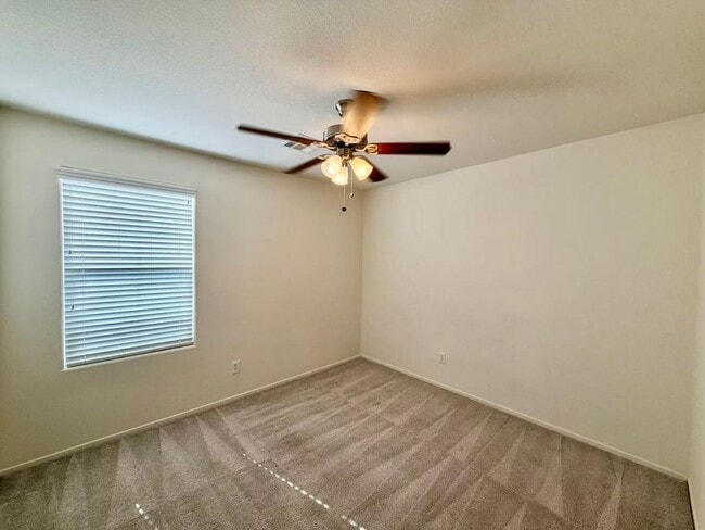 Building Photo - Beautiful 5 bedroom House