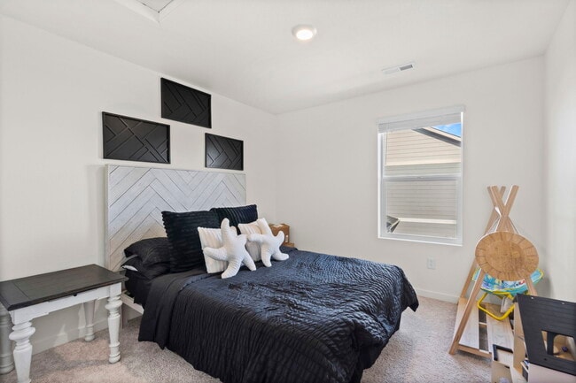 Building Photo - 482 3rd St