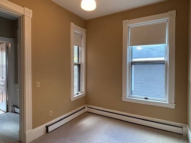 Building Photo - 462 Holly Ave