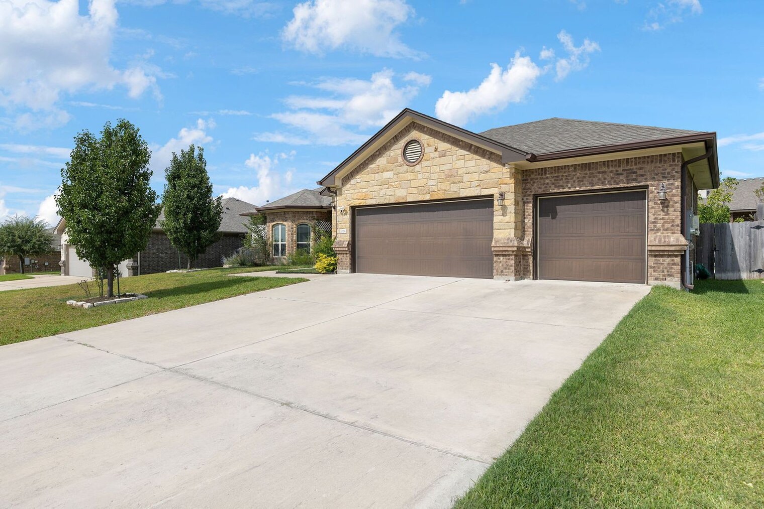 Building Photo - 2026 Henrietta Ave