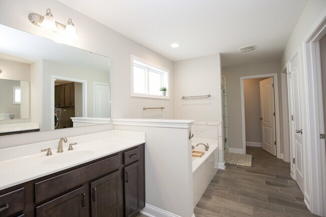 Building Photo - Spacious 5-Bedroom Home with 3 Full Bathrooms in Carthage, NC - Perfect for Your Family!