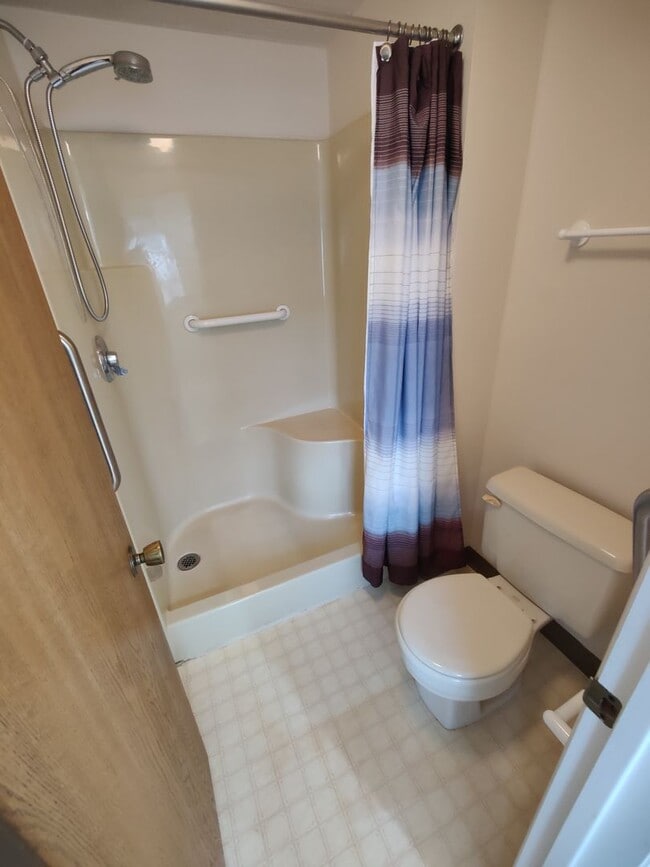 Building Photo - *Spacious & Conveniently Located 3BD/2.5BA Townhouse Available in Bethel Park*