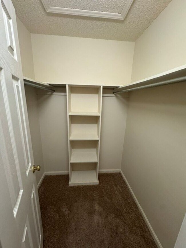 Building Photo - ***** $200 OFF FIRST MONTH RENT *****