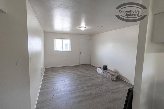 Building Photo - 701 W Cunningham Dr