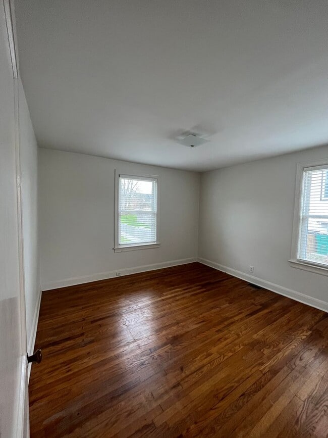 Building Photo - Renovated 2 Bedroom/ 1 Bath Duplex minutes to 12th South, Lipscomb, Belmont and Vandy