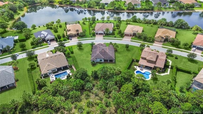 Building Photo - 724 SW Sea Green St