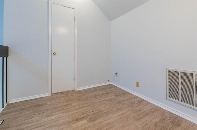 Building Photo - 701 Nelray Blvd