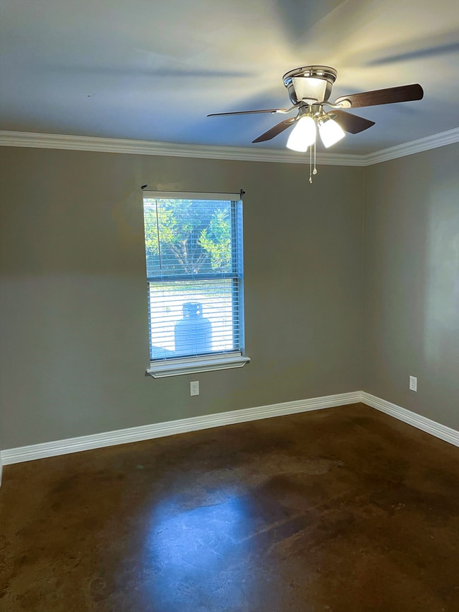 Building Photo - 713 Overlook Dr