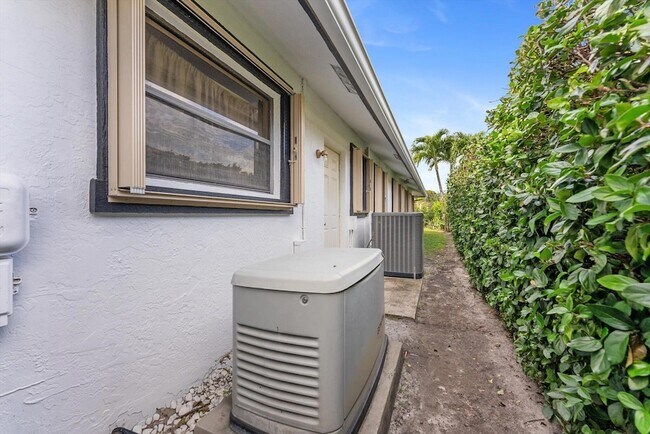 Building Photo - 13947 Geranium Pl