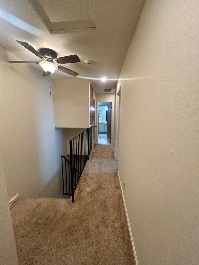 Building Photo - Marina Gardens Townhouse!  End unit, excel...