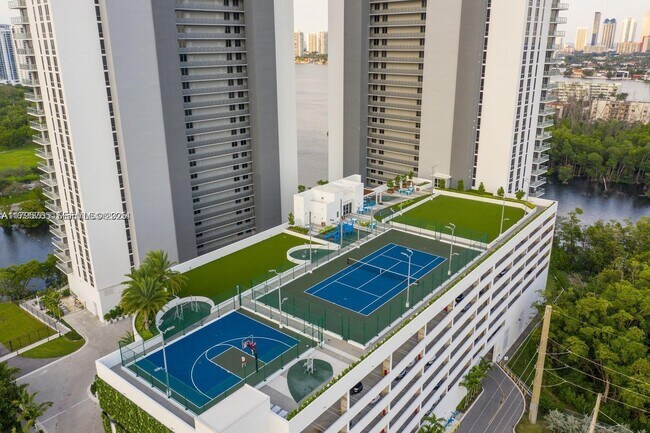 Building Photo - 16385 Biscayne Blvd