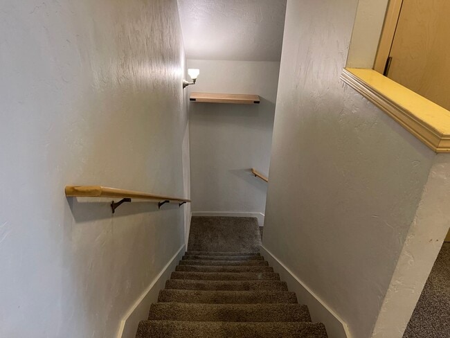 Building Photo - 2 bedroom apartment in a great neighborhood!