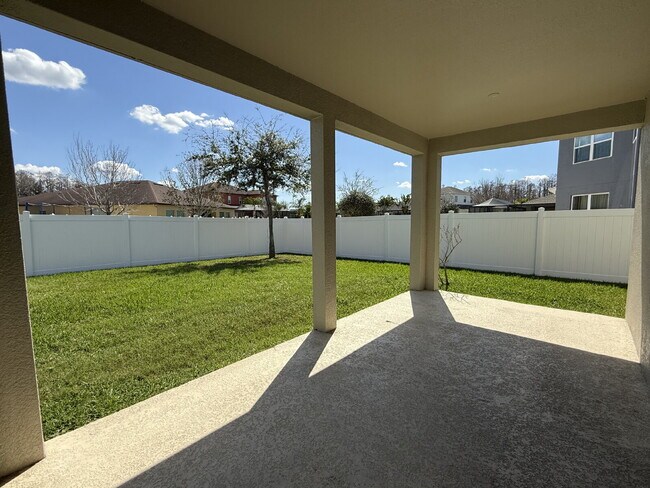 Building Photo - Spacious 4-Bedroom Retreat with additional office/den in the Heart of Trinity!