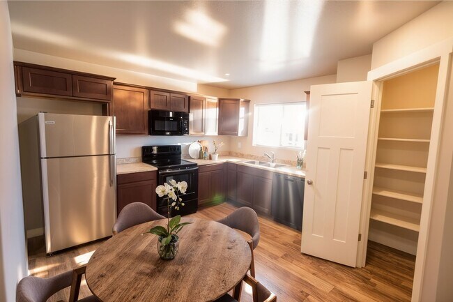 Building Photo - 21155 Gosling Rd