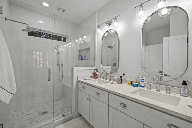 Building Photo - Stunning Fully Renovated 5-Bedroom Home in Desirable Trinity Park, Durham