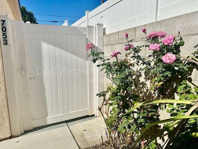 Building Photo - 7053 Lindley Ave