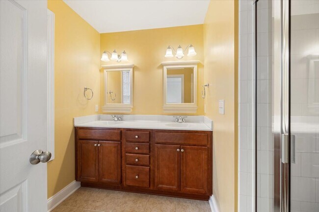 Building Photo - 1938 Tudor Court