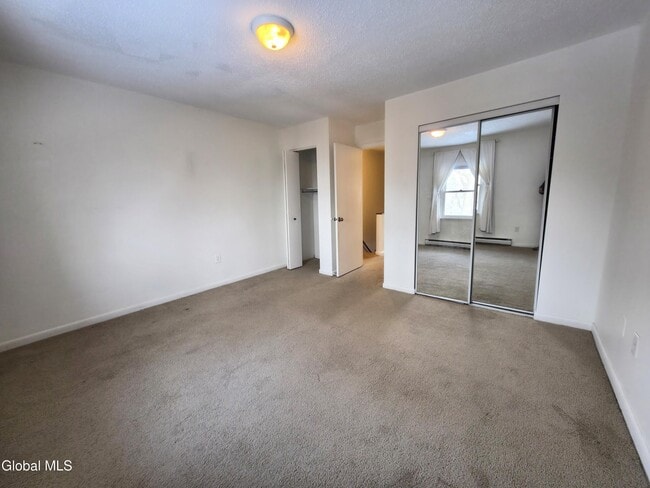 Building Photo - 38 Maxwell Dr