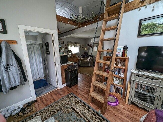 Building Photo - 11 Dana Ave