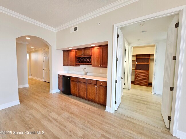 Building Photo - 590 S Banana River Dr