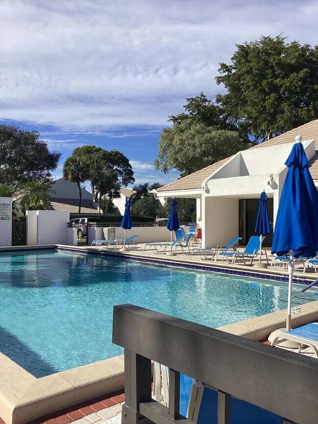 Building Photo - 2308 Bridgewood Dr