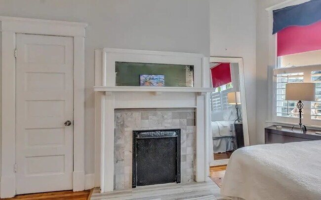 Building Photo - 512 E 33rd St