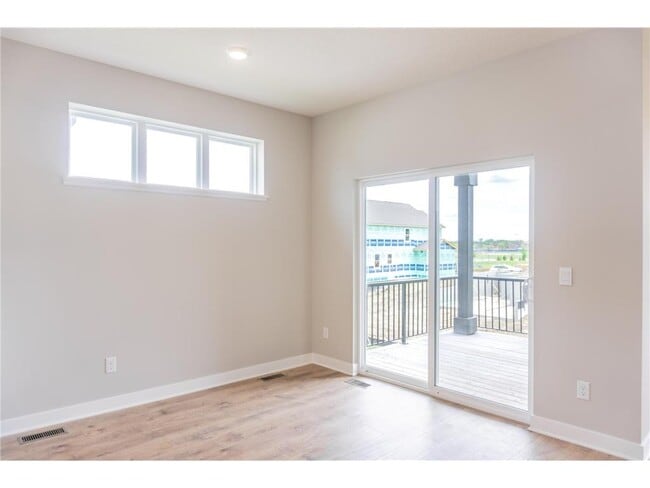 Building Photo - 717 Winterberry Ln