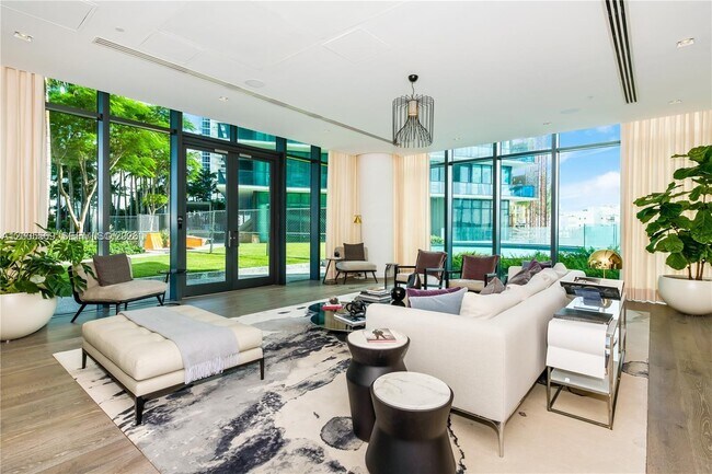 Building Photo - 650 NE 32nd St