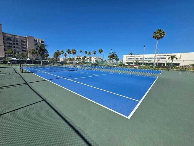 Building Photo - 7700 Sun Island Dr S