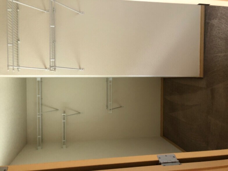 Building Photo - 260 40th Ct