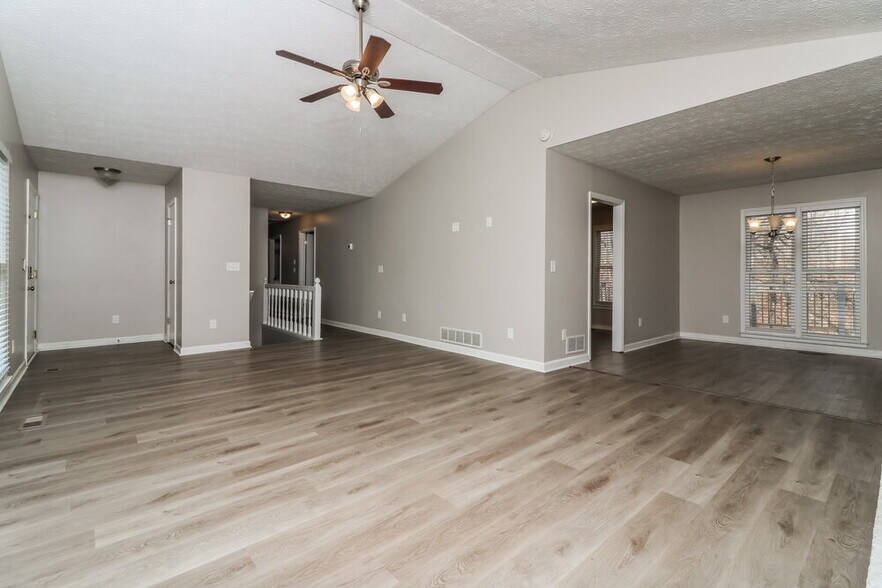 Building Photo - 700 Gregory Manor Dr SW