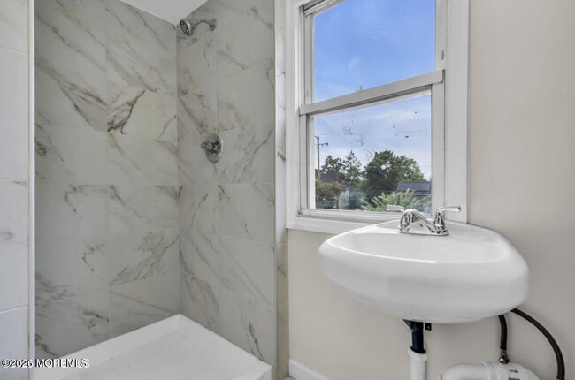 Building Photo - 7 Front St