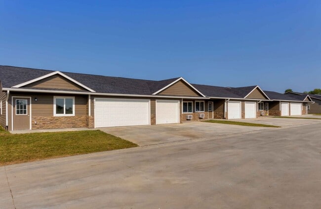 Building Photo - 2 Bedroom, Single-story Townhomes for rent...