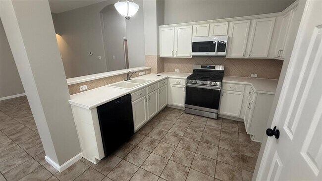 Building Photo - 605 Columbine Ave