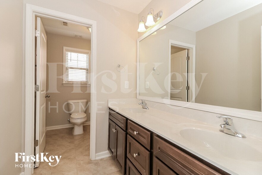 Building Photo - 159 Castello Way