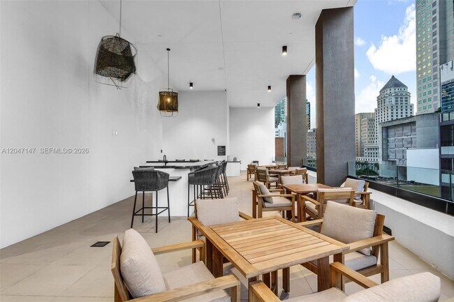 Building Photo - 225 N Miami Ave