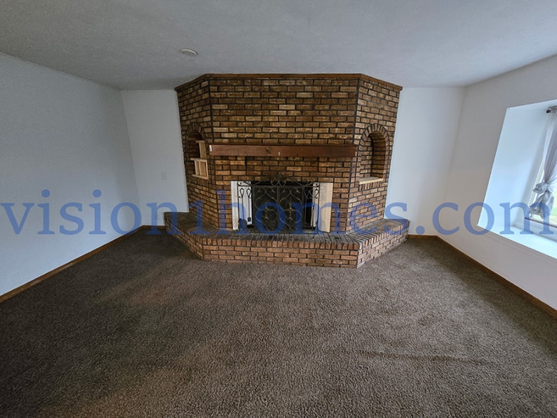 Building Photo - 433 Lewis Blvd