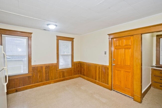 Building Photo - 58-60 Ionia St