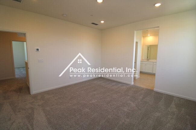 Building Photo - Newer 4bd/3ba Folsom Home with 2 Car Garage