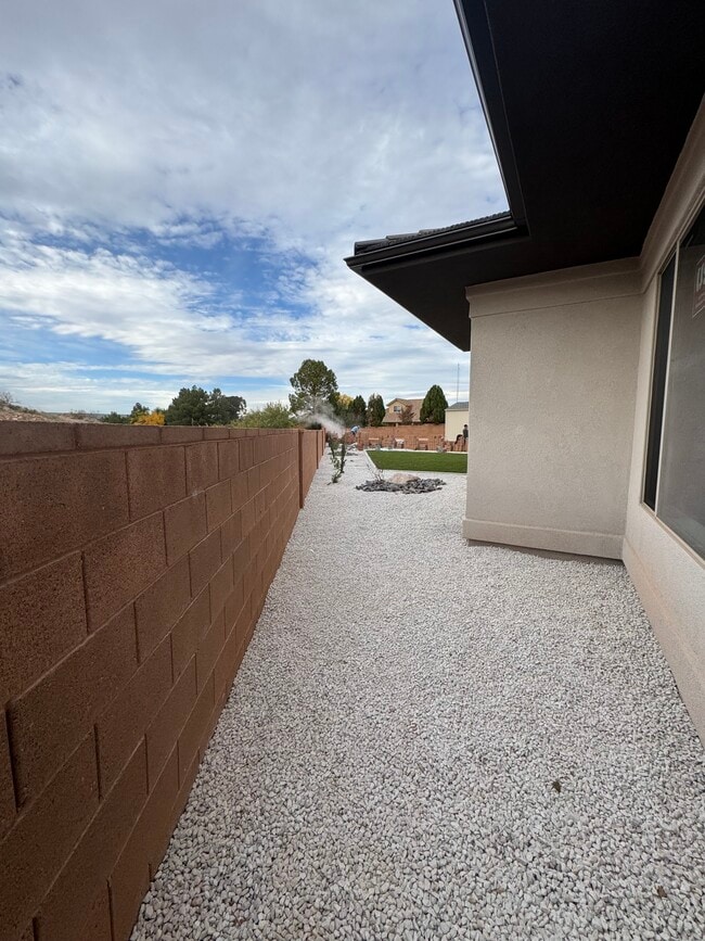 Building Photo - 1593 E Dihedral Dr