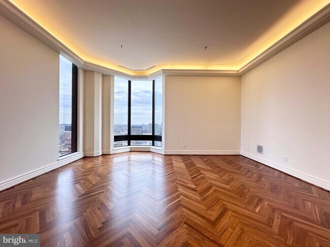 Building Photo - 10 E Lee St