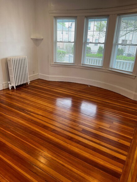 living room - 279 E Squantum St