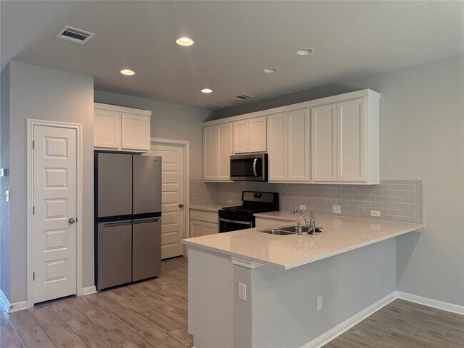 Building Photo - 2205 Arendale Dr