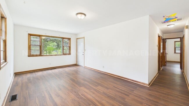 Building Photo - 4704 SW 101st Terrace