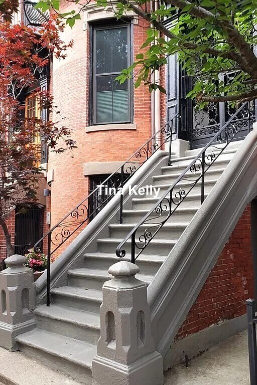 Building Photo - 211 W Newton St
