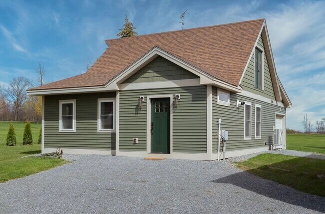 Building Photo - 1 Bedroom Home in Charlotte VT Available 11/1!