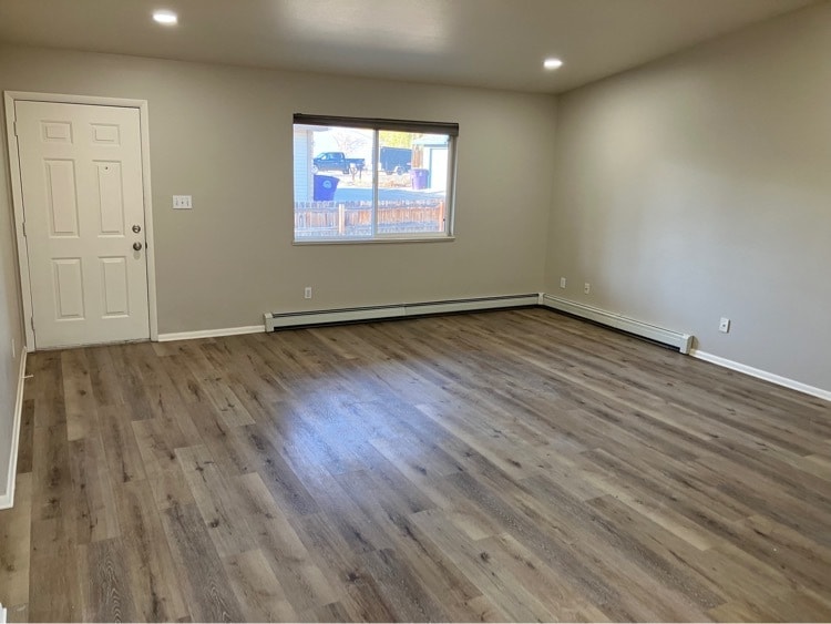 Building Photo - 2999 1/4 Pinyon Ave