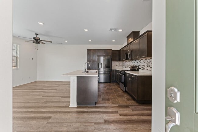 Building Photo - 30324 Town Square Dr