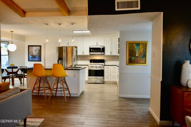 Building Photo - 10640 Vista Alegre Dr